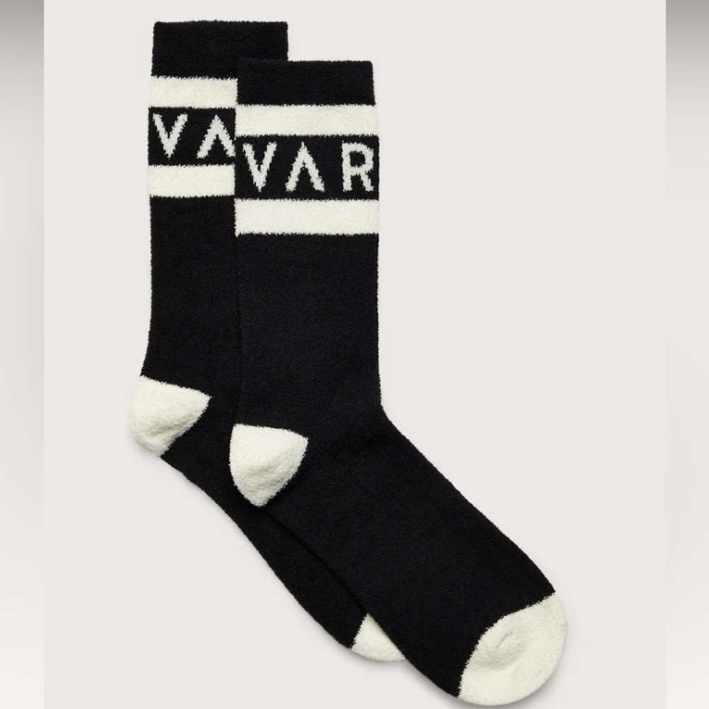 🆕 “Spencer Sock” Varley Unisex Stylish Black and White Fuzzy Yoga Socks! 💥